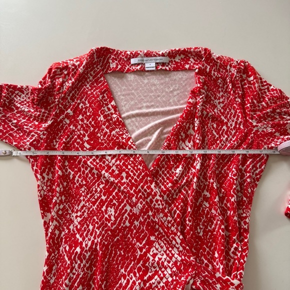 Diane Von Furstenberg-Wrap Dress-Serpent-Simple Tango Red-White-Classic-Size 8 - Picture 4 of 15